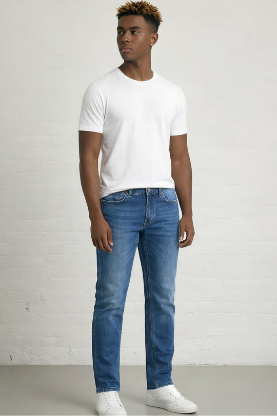 MENS IN RELAXED DENIM